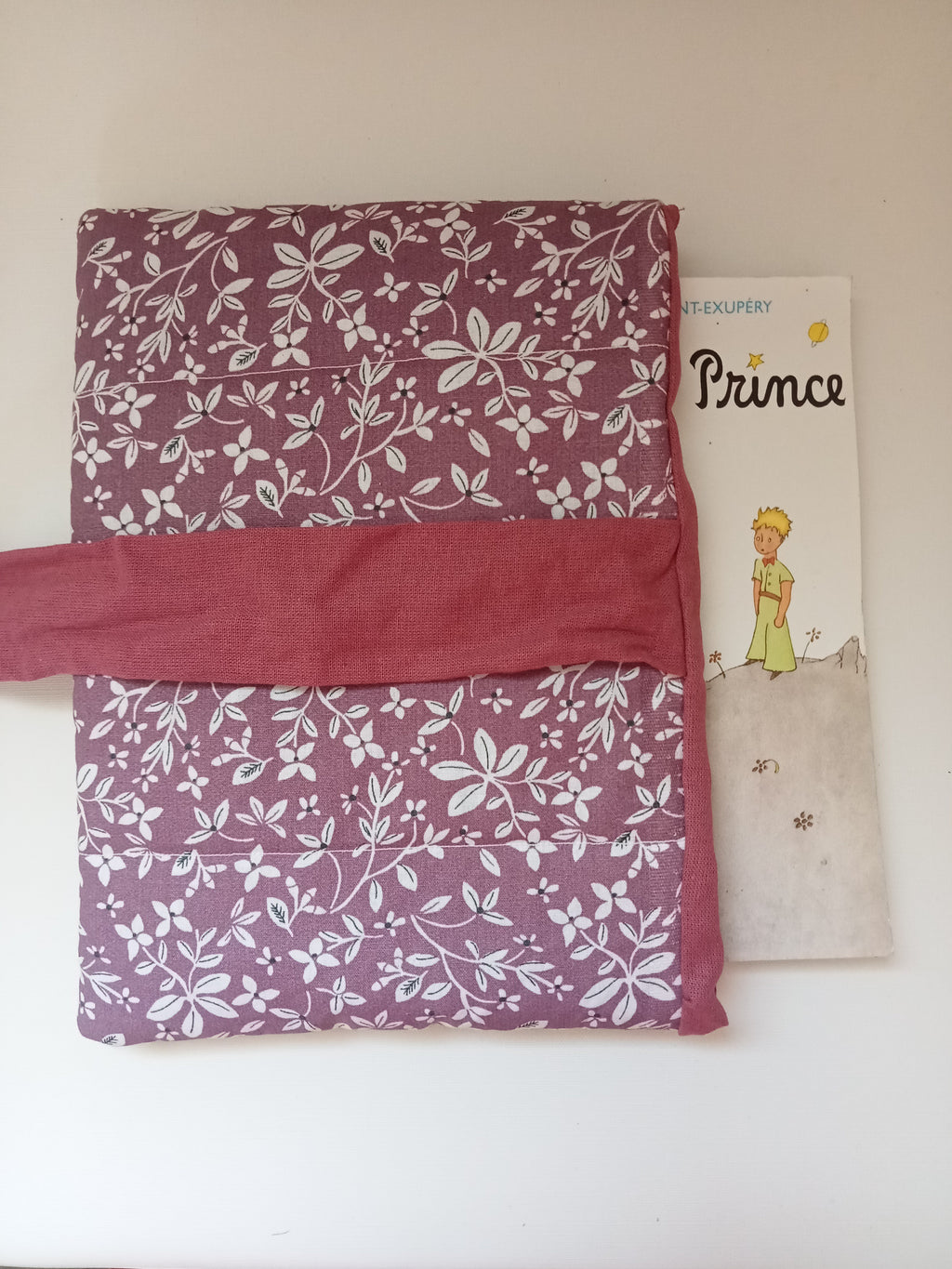 Pochette à livre de poche mauve