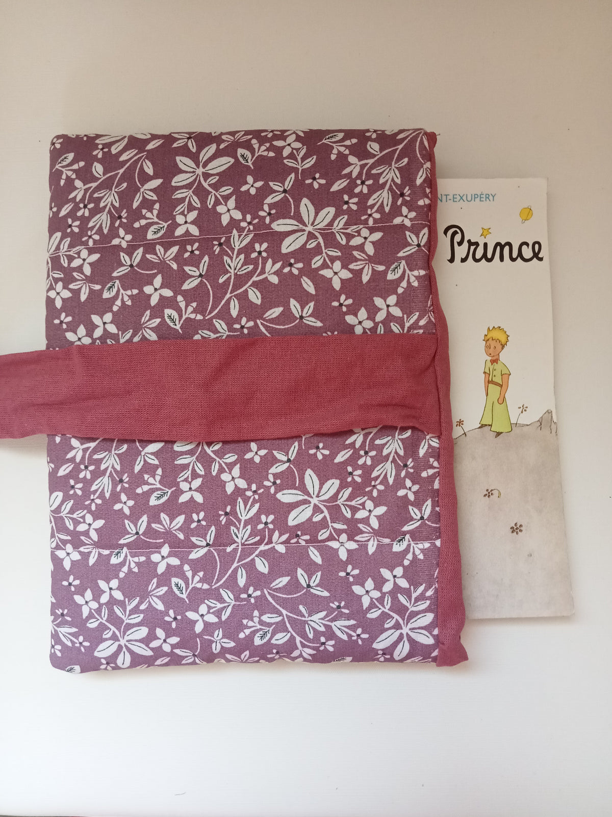 Pochette à livre de poche mauve