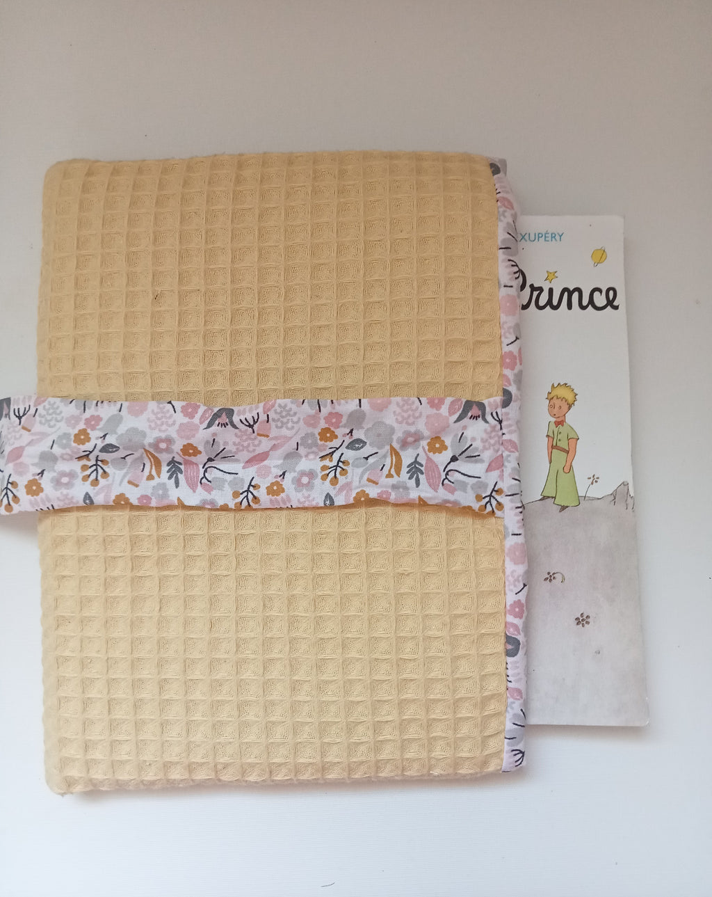 Pochette à livre de poche jaune