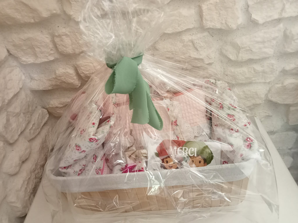 Panier cadeau naissance romantique
