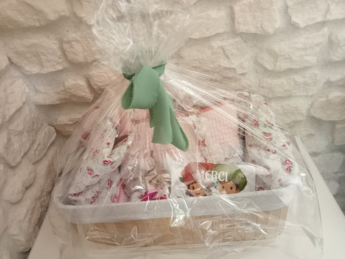 Panier cadeau naissance romantique